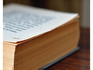 Libro claramente usado, con posibles marcas de lectura, subrayados leves o lomo muy doblado, pero completamente legible y funcional.